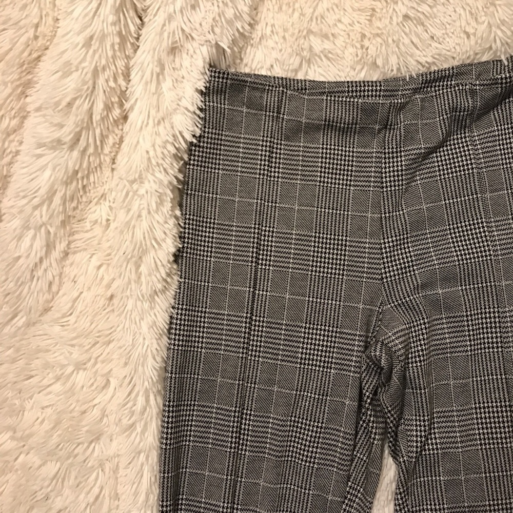 High waisted, straight leg pant